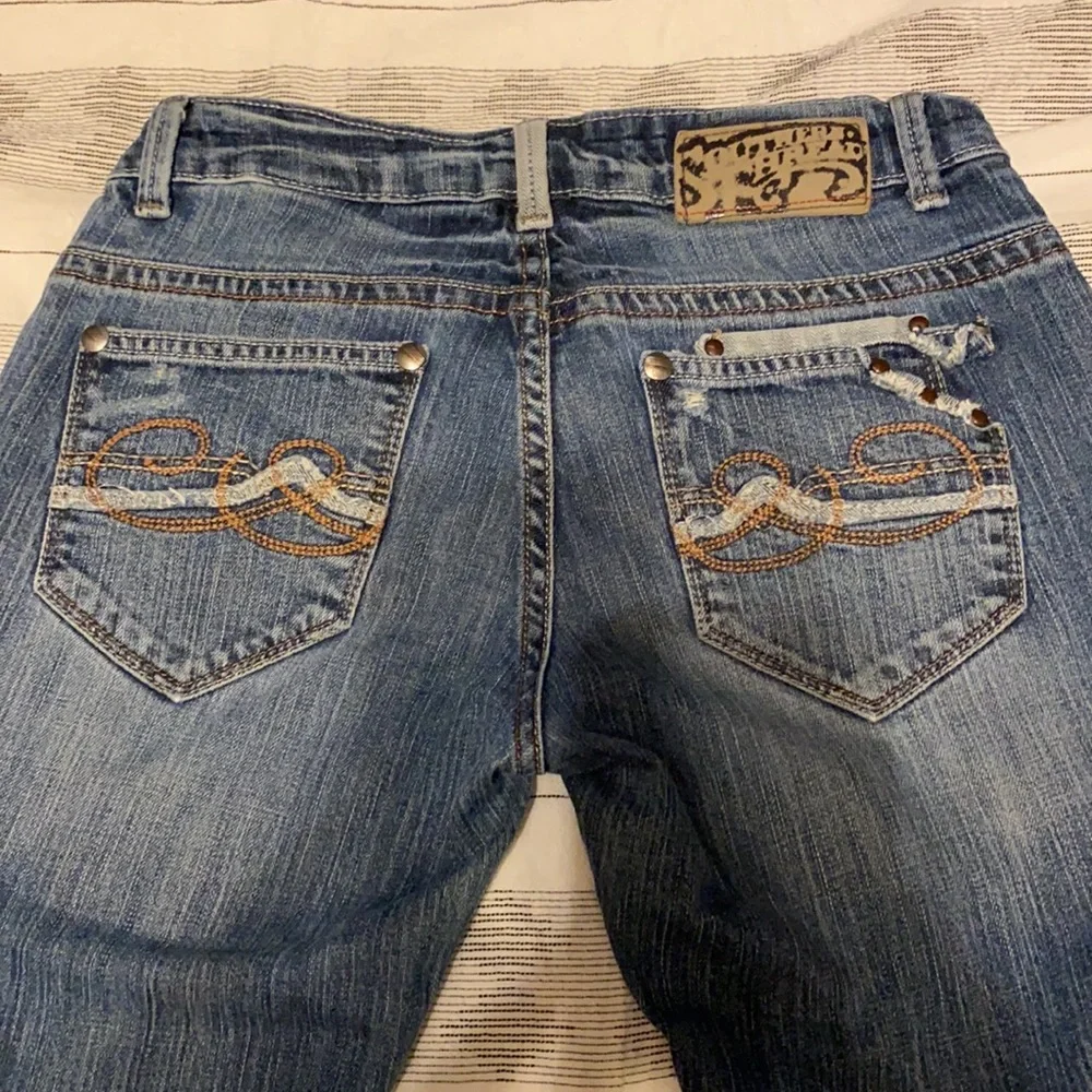 Woman’s Southern Thread Jeans - Picture 2 of 11